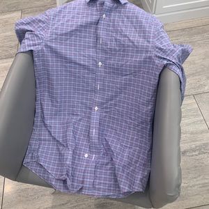 Men medium button down light purple shirt
